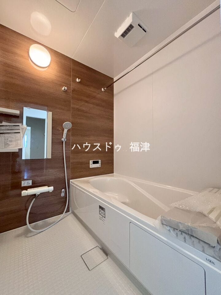 ゆとりのある浴室。足を伸ばしてご入浴いただけます。
《宗像市ひかりヶ丘4丁目 新築戸建て》
