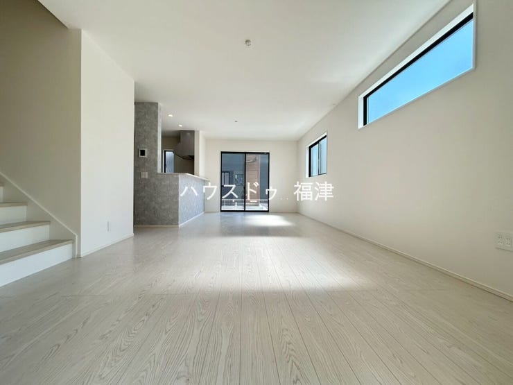 【リビング】
リビング、和室の窓計2箇所はシャッター付き!
夏は涼しく、冬は暖かくお過ごしいただけます♪
《宗像市ひかりヶ丘4丁目 新築戸建て》