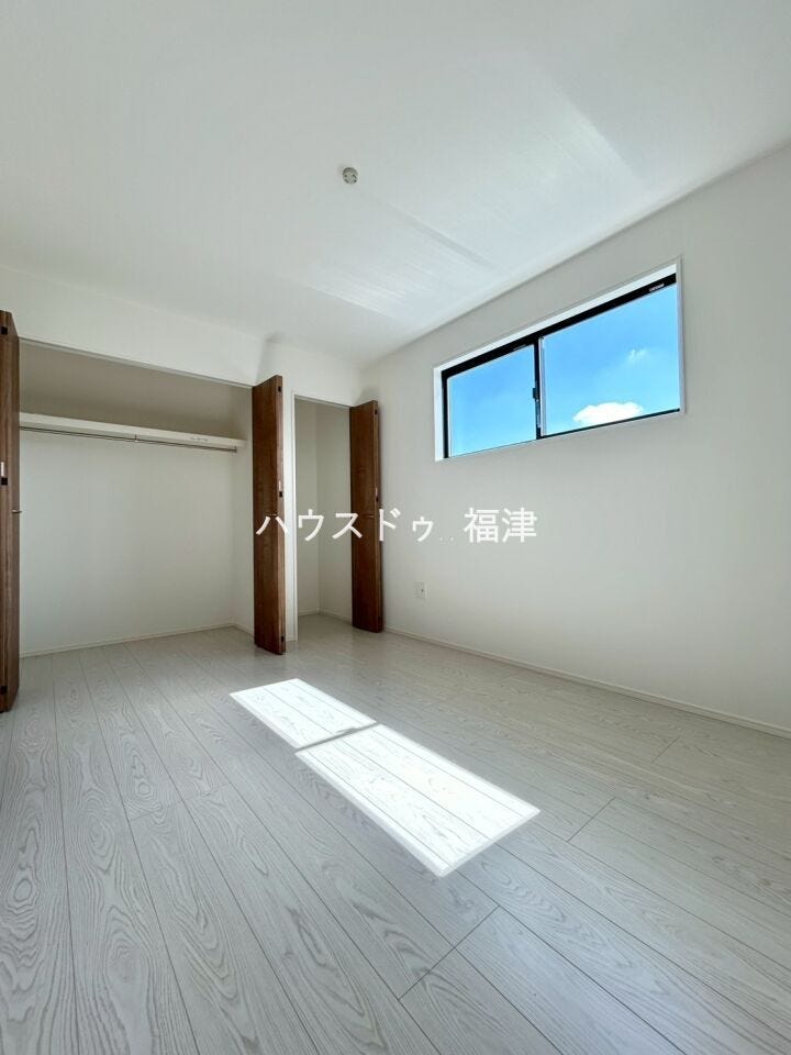 約6.0帖の洋室です♪
全居室収納付きでお部屋がきれいに保てます♪
《宗像市ひかりヶ丘4丁目 新築戸建て》