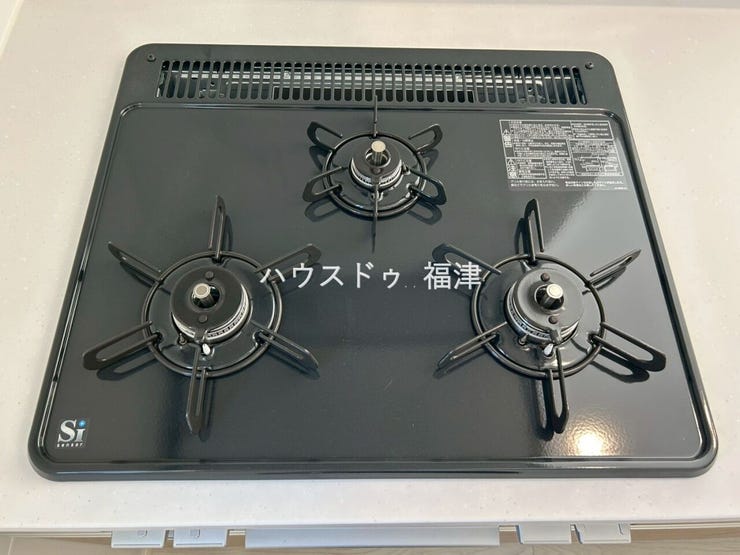 三口コンロでお料理の幅が広がります♪
焼く・蒸す・煮るを同時に出来るため、家事の時短にも繋がります^^
《宗像市ひかりヶ丘4丁目 新築戸建て》