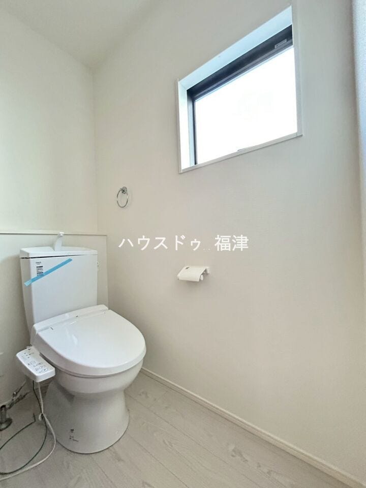 キズが付きにくく、汚れの付着を軽減、菌の繁殖を抑える
ハイパーキラミック仕様♪
暖房便座で、冬場も暖かいです♪
《宗像市ひかりヶ丘4丁目 新築戸建て》