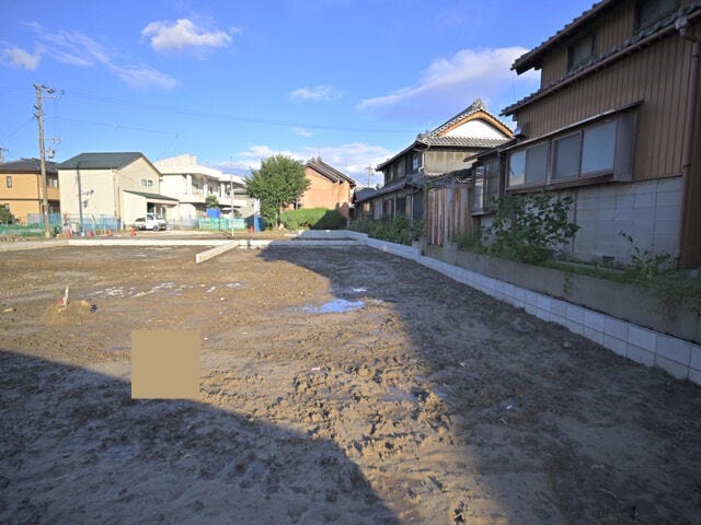 コンビニ徒歩7分、ショッピングモール徒歩10分、病院徒歩8分、ドラッグストア徒歩11分、公園徒歩5分です。
お子様にも喜ばれそうですね♪