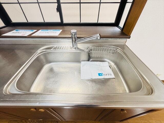 ≪シンク≫熱やサビに強く、耐久性に優れたステンレスシンクです。傷が目立ちにくい加工が施され、長年にわたり清潔感を維持。お手入れの負担を軽減する仕様です。