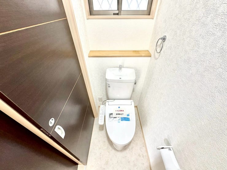 【Toilet】清潔感があり、落ち着いたデザインのトイレ。家族みんなが快適に使えます。