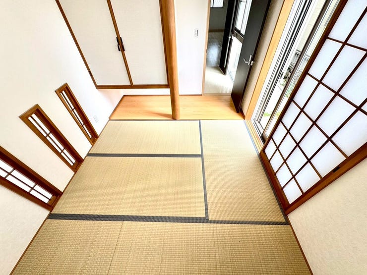 【Japanese Room】心落ち着く和室空間。客間やお子様の遊び場にも活用できます。