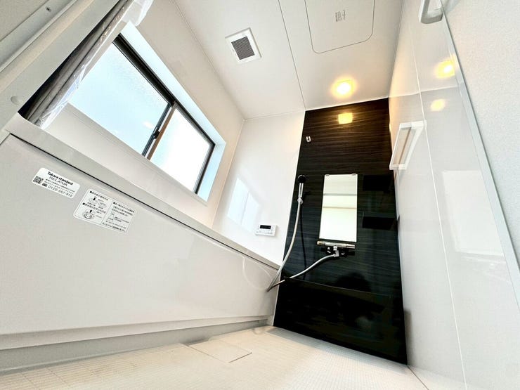 【Bathroom】お子様とのバスタイムにも十分な広さがあり、掃除も簡単にできます。