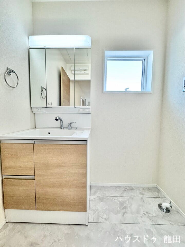 ■□■洗面化粧台■□■
三面鏡・収納・洗濯機置場