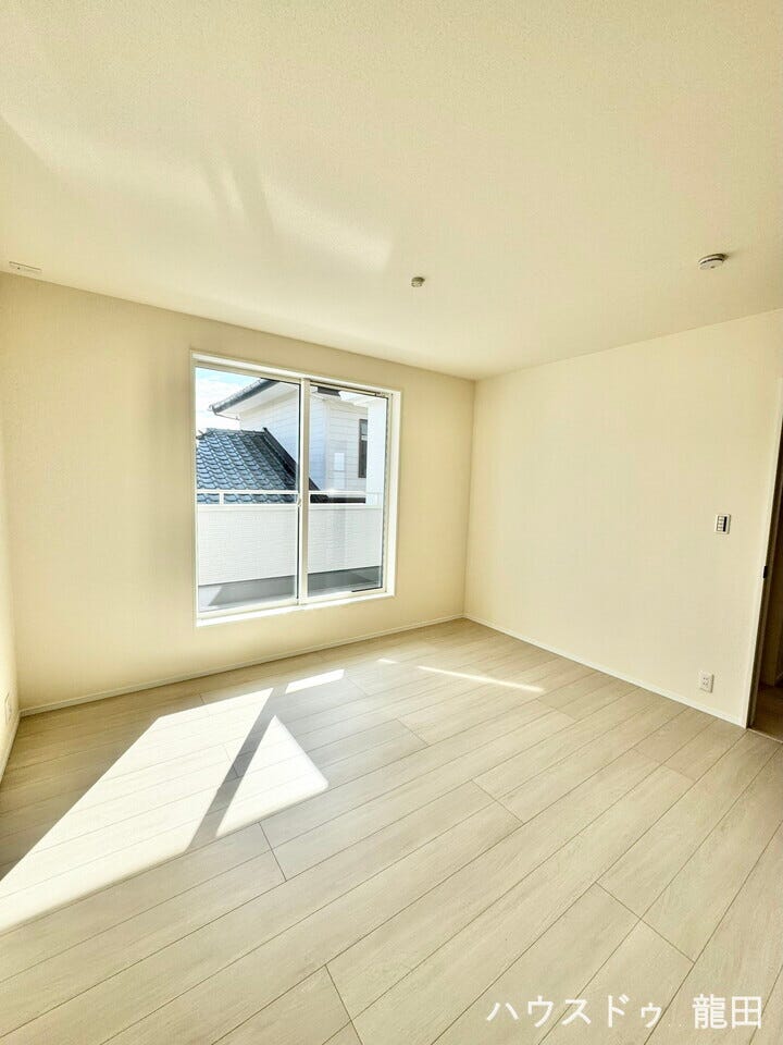 ■□■洋室■□■
洋室7帖・バルコニー