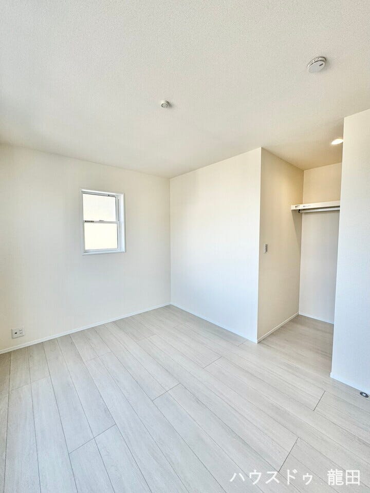 ■□■洋室■□■
洋室6帖・ウォークインクローゼット