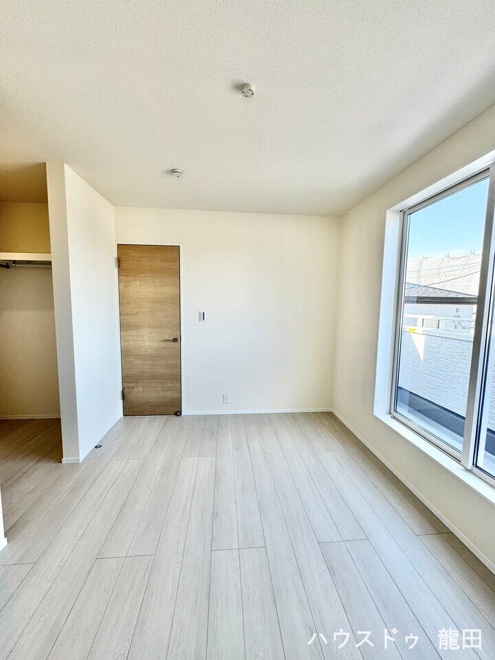 ■□■洋室■□■
洋室6帖・バルコニー