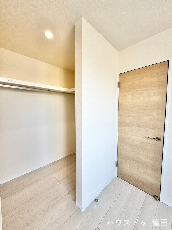 ■□■洋室■□■
洋室6帖・ウォークインクローゼット