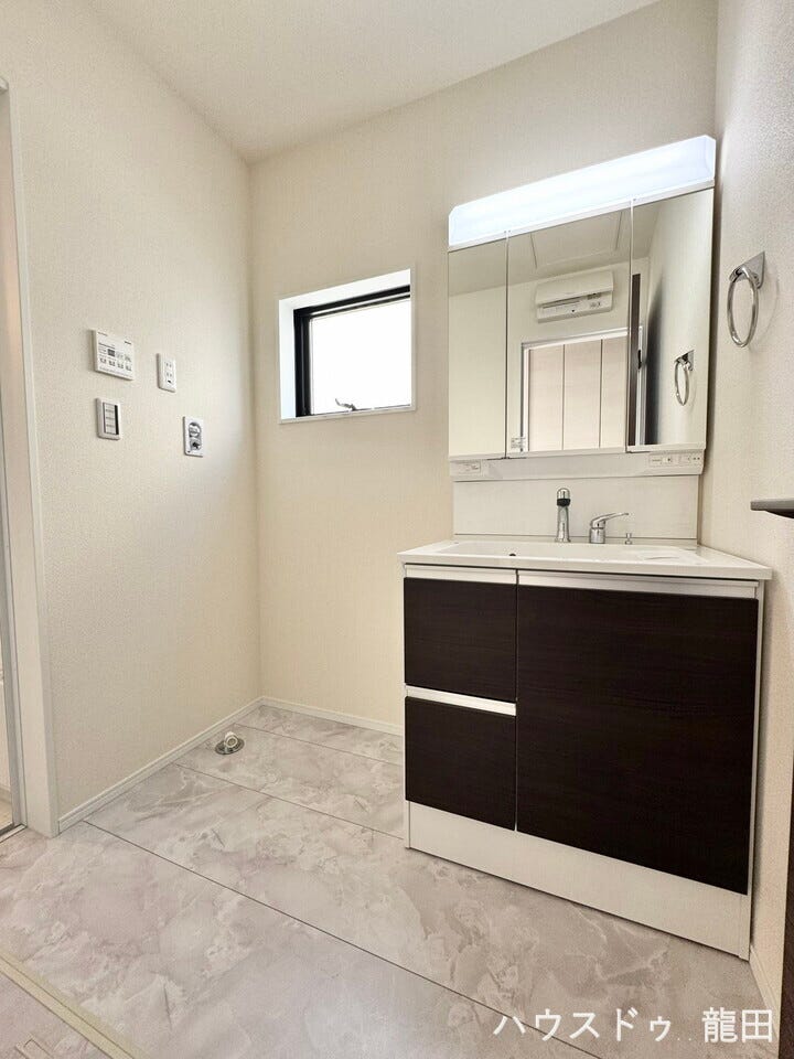 ■□■洗面化粧台■□■
洗面化粧台・洗濯機置場