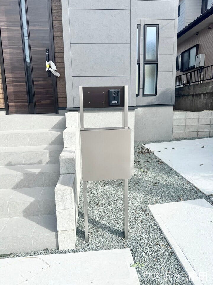 ■□■防犯設備■□■
モニター付きインターホン・ポスト