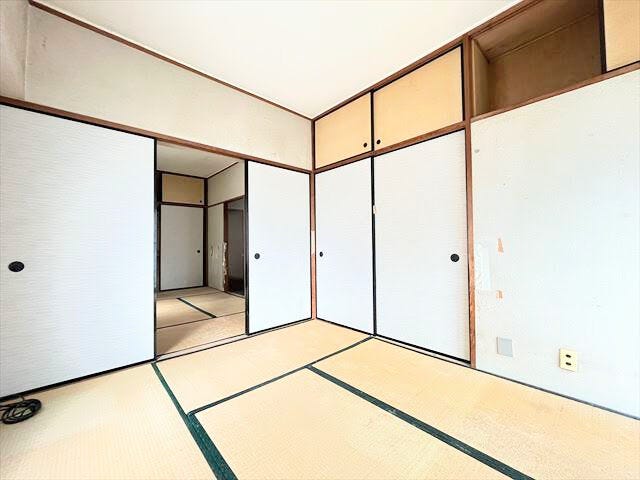 ちょっと寝転んでみたり、洗濯物を畳んだり、いろんな用途に使えます。