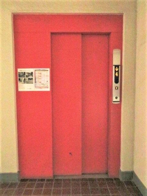 エレベーター完備ですので大きな荷物を持っている際も安心ですね。