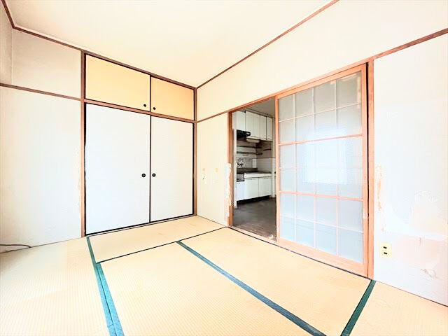 畳のある暮らしが楽しめる和室。リビングとつながる落ち着いた空間です。