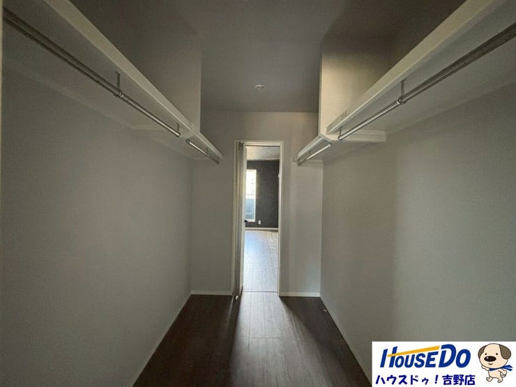 二世帯で共有いただけるウォークインクローゼットスペース♪