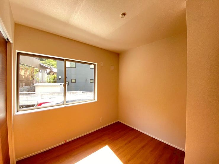 1F洋室4.5帖
扉を開ければ、LDKと繋がりより開放的な
空間になります♪