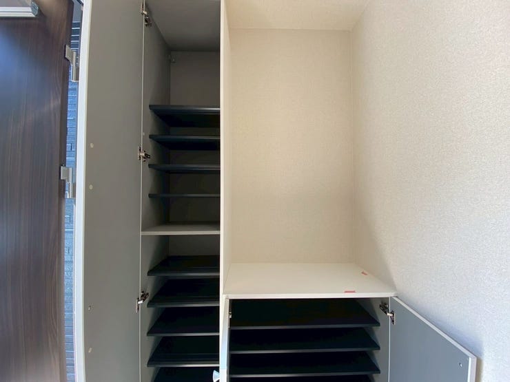 ご家族皆さんの靴がしっかり収納できる
シューズボックスです♪