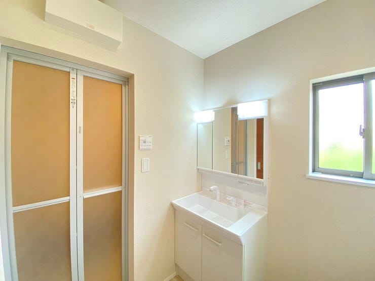 小窓が付いているため、湿気対策にも
優れています♪