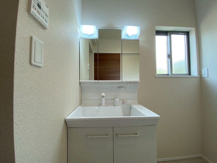 三面鏡にて身支度もバッチリ♪