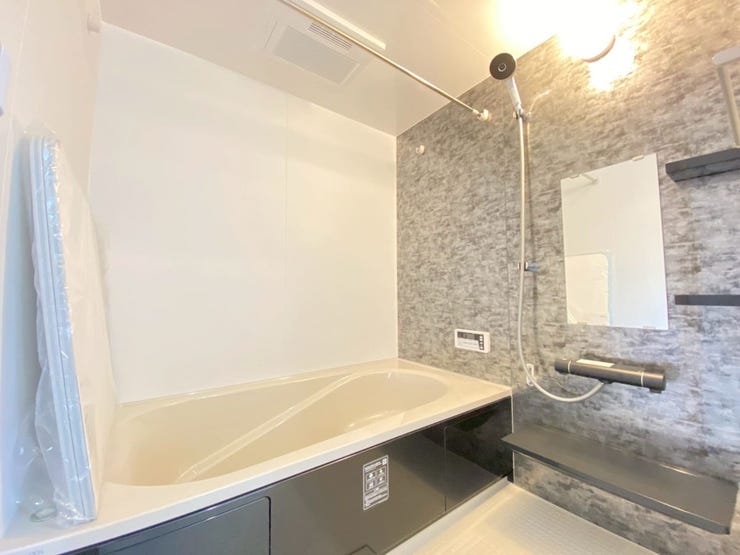 浴槽も足を伸ばして入浴可能です!
リラックスすること間違いありません♪