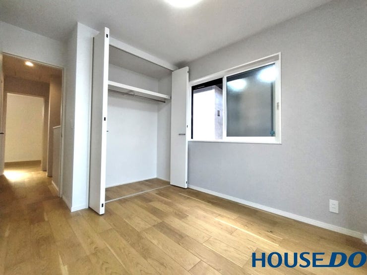 クローゼットもあるので季節物も仕舞えます。