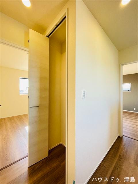 2階廊下収納。