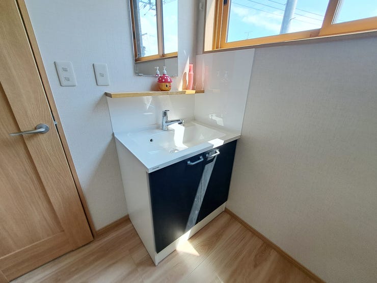 室内(2025年8月)撮影
◎本日案内可能◎
2階にもある洗面台は朝の忙しい時間帯に嬉しいですね♪