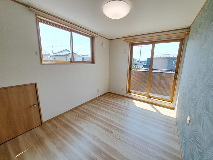 室内(2025年8月)撮影
◎本日案内可能◎
2面採光となっております。明るく風通しも良好です♪
