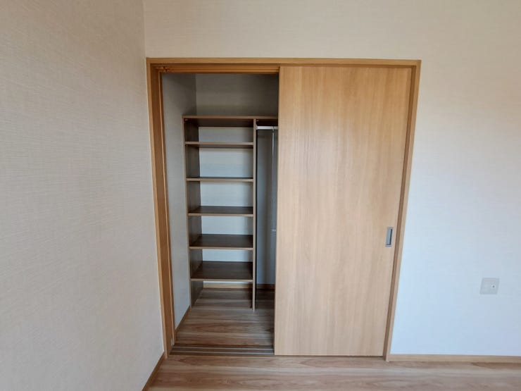 室内(2025年8月)撮影
◎本日案内可能◎
全居室収納付き!衣類だけでなく雑貨類や小物類も大切にしまっておけます♪