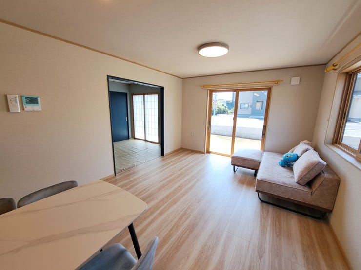 室内(2025年8月)撮影
◎本日案内可能◎
リビング横に和室を取り入れた家族がほっとくつろげる間取り♪