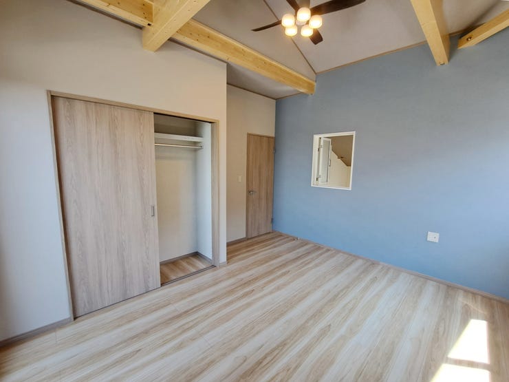 室内(2025年8月)撮影
◎本日案内可能◎
天井は板張り仕上げであたたかみのあるお部屋♪