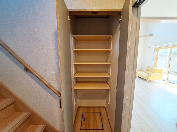 室内(2025年8月)撮影
◎本日案内可能◎
廊下にある収納は、掃除用品や日用品の置き場など使い方いろいろです!