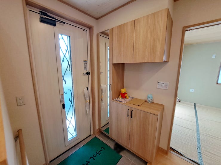 室内(2025年8月)撮影
◎本日案内可能◎
シューズボックス付きの玄関は靴をまとめて収納できてすっきりした印象に♪