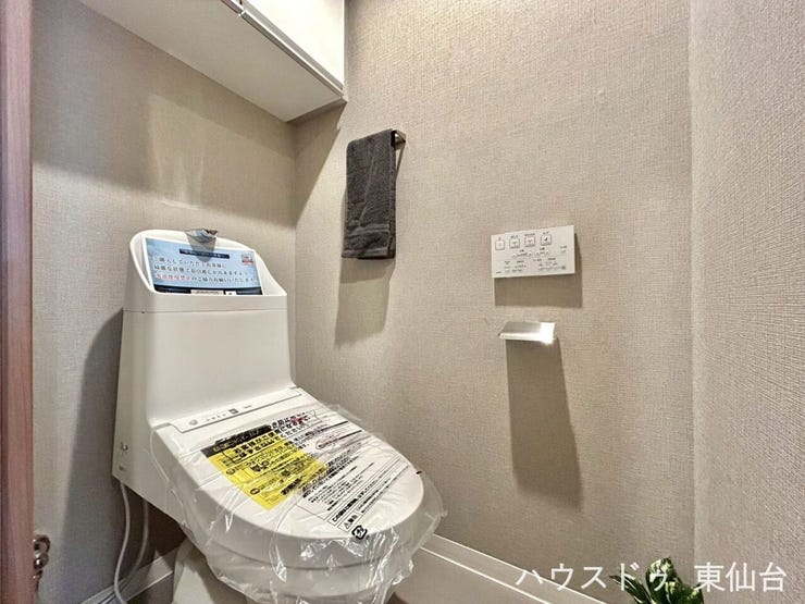 上に収納が付いていると助かりますよね!