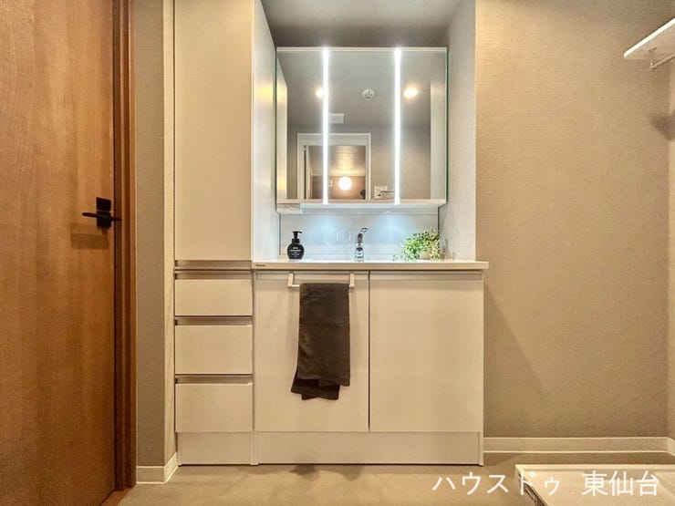 嬉しい三面鏡の洗面台です!