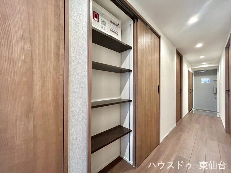こちら廊下にある納戸になります!