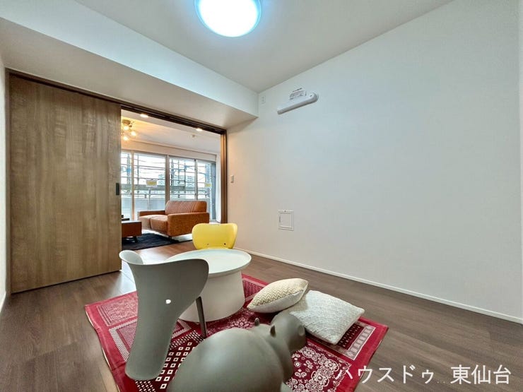 こちらリビングに繋がっているお部屋になります!