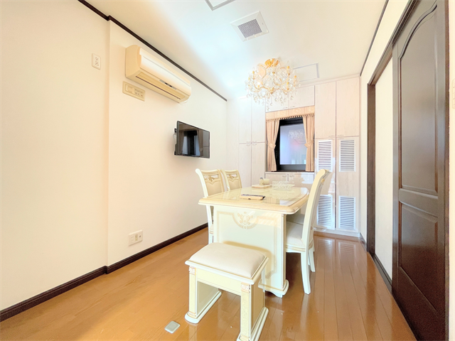 キッチンとダイニングの距離が近いので料理しながら家族との会話も弾みそう♪