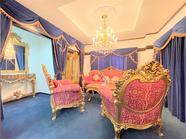 【1階8.5帖洋室】
特別な来客対応やサロンルームとしても最適です。