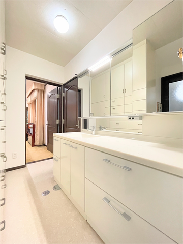 たくさんの収納スペースがついています♪
スッキリとした空間を保てます。