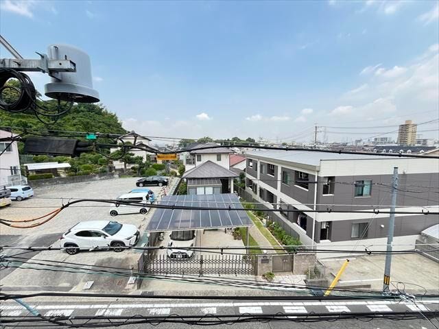 3階8帖洋室からの眺望です。移り行く景色を眺めるのも良いですね。