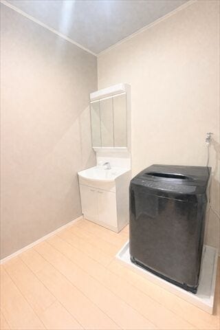 洗濯機のまわりにラックを設置してもいいですね。
洗濯用洗剤や柔軟剤、洗濯カゴなど、洗濯にまつわるグッズを置くことで
家事がスムーズにできそうです。