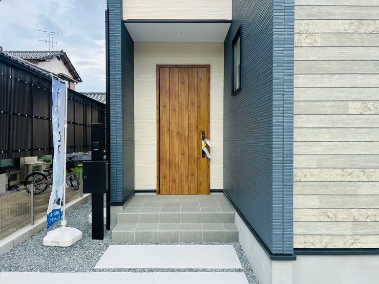 ◇外観から見たお洒落な玄関♪