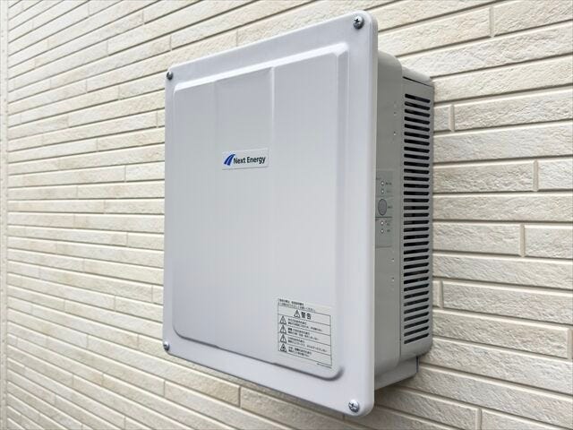 太陽光発電:電気代を節約できるだけでなく、災害時の電気の供給にも利用できます。