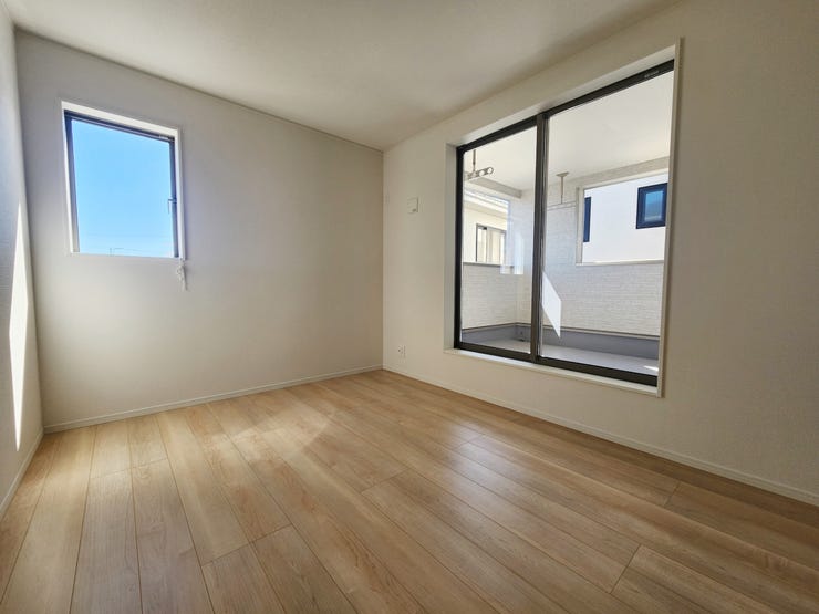 室内(2025年9月)撮影
◎本日案内可能◎
二面採光で日当たりはもちろん、風通しも良いので快適にお過ごしいただけます。