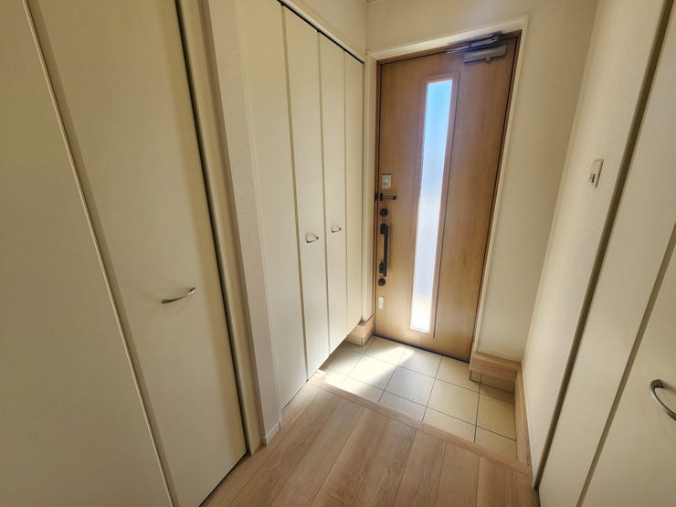 室内(2025年9月)撮影
◎本日案内可能◎
シューズクローゼットは飽きの来ないデザインと大容量タイプで便利にお使いいただけます♪