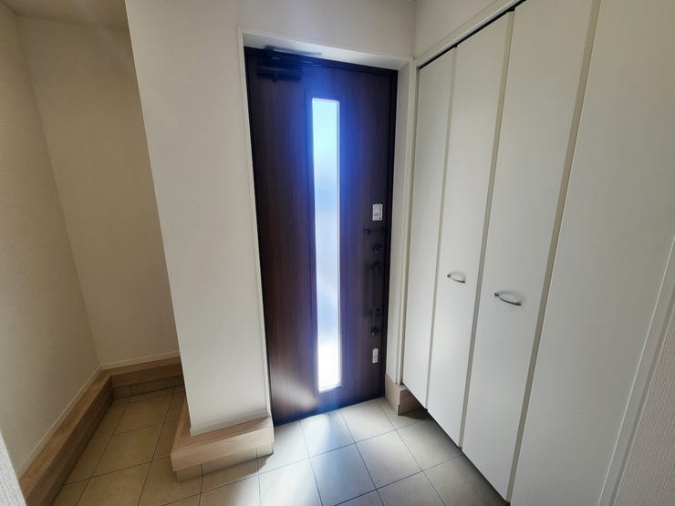 室内(2025年9月)撮影
◎本日案内可能◎
シューズクローゼットは飽きの来ないデザインと大容量タイプで便利にお使いいただけます。