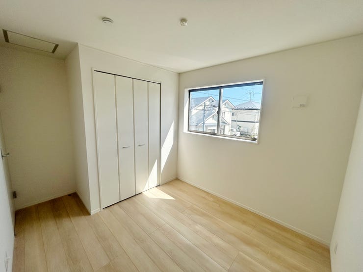 室内(2025年9月)撮影
◎本日案内可能◎
明るく風通し良好な2階洋室は住み心地の良い空間です♪